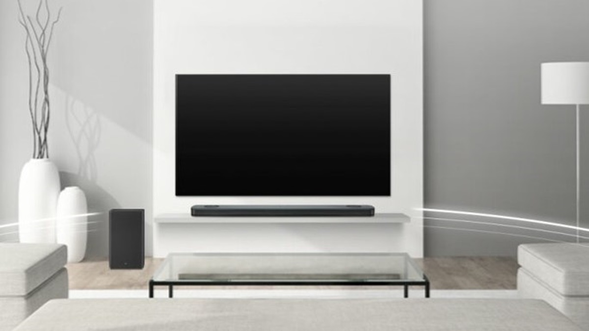 TV mounting with soundbar